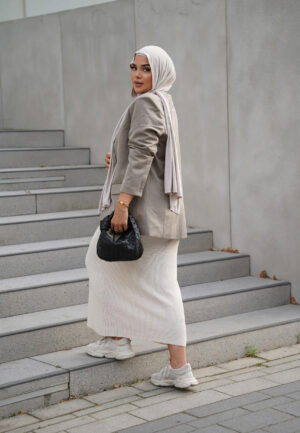 grouped05a Stylish Conservative Look